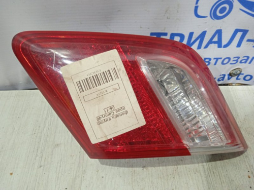 Фото запчасти 8158006120 Фонарь внутренний правый Camry40 06-11