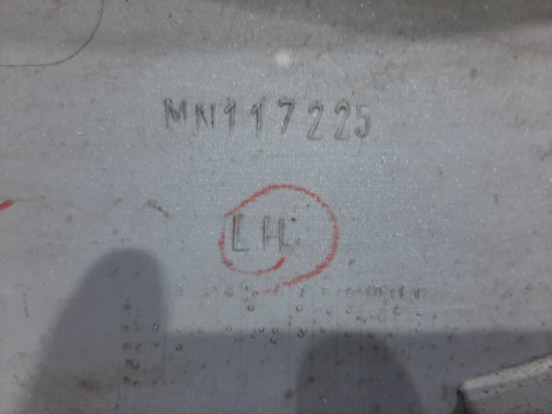 Фото запчасти MN133675HC Накладка крыла задняя левая Pajero Wagon 3
