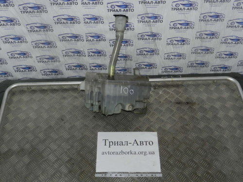 Фото запчасти 	8532560110 Бачок омывателя Land Cruiser 100 98-06 4,7