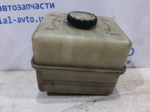 Фото запчасти  Бачок подкачки амортизатора Land Cruiser 100 98-06 4,7