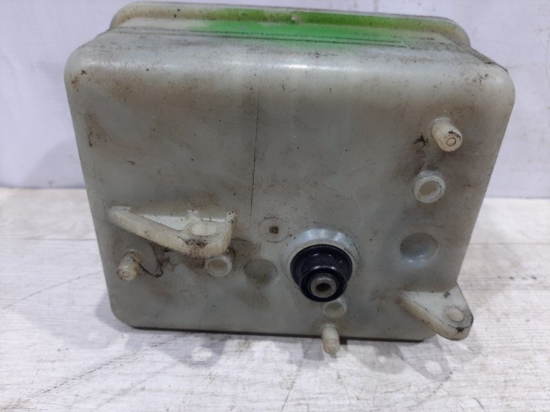 Бачок подкачки амортизатора Toyota Land Cruiser 1998-2007 4893060010 (Арт. 6738) Бачок подкачки амортизатора Toyota Land Cruiser 1998-2007 4893060010 (Арт. 6738)