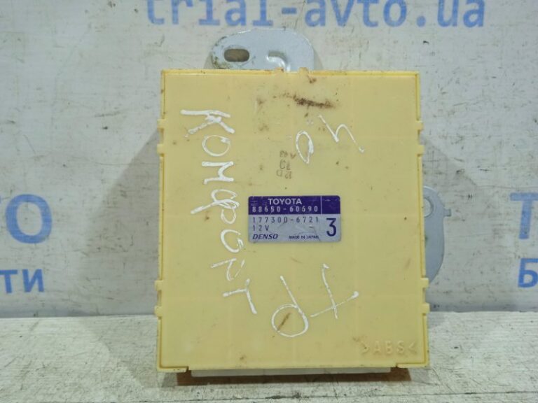 Блок комфорта Toyota Prado 2002-2009 88650-60690 (Арт. 10620)