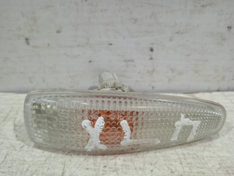 Повторитель поворотника Mitsubishi Outlander 2007-2012 8351A001 (Арт. 9421)