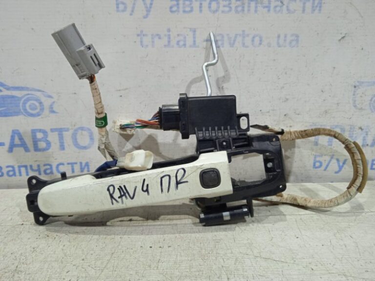 Ручка двери внешняя передняя правая Toyota RAV 4 2005-2012 6921112220C1 (Арт. 14070)
