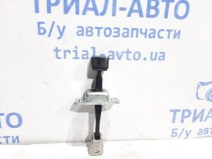 Ограничитель двери передний правый Mitsubishi Lancer 2007-2017 5702A079 (Арт. 22126)