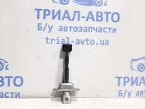 Ограничитель двери передний правый Mitsubishi Lancer 2007-2017 5702A079 (Арт. 22142)