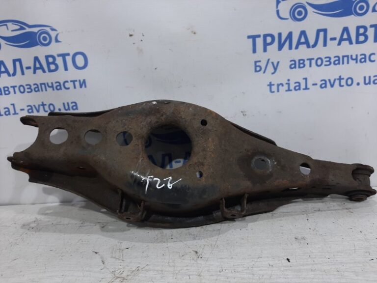 Рычаг задней подвески нижний поперечный (под пружину) Toyota Avensis 2009-2018 4874005060 (Арт. 24970)