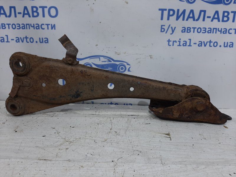 Рычаг задней подвески продольный правый Toyota RAV 4 2005-2012 4876042010 (Арт. 24979) Рычаг задней подвески продольный правый Toyota RAV 4 2005-2012 4876042010 (Арт. 24979)