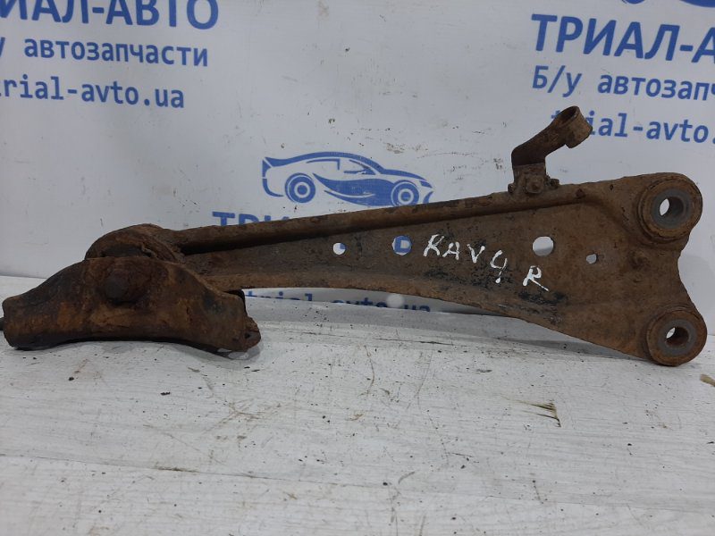 Рычаг задней подвески продольный правый Toyota RAV 4 2005-2012 4876042010 (Арт. 24979) Рычаг задней подвески продольный правый Toyota RAV 4 2005-2012 4876042010 (Арт. 24979)