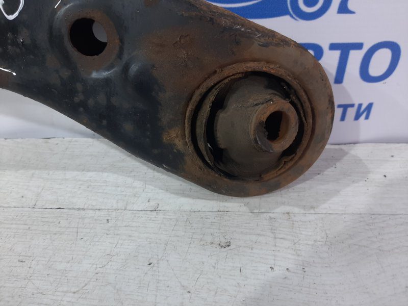 Рычаг левый Toyota RAV 4 2005-2012 4806942050 (Арт. 25030) Рычаг левый Toyota RAV 4 2005-2012 4806942050 (Арт. 25030)