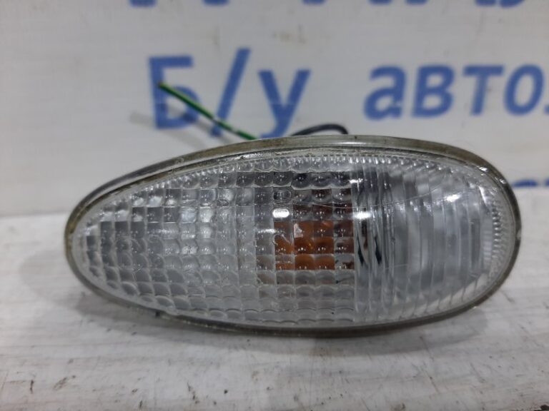 Повторитель поворотника Mitsubishi Pajero Wagon 1999-2006 MR522027 (Арт. 25236)