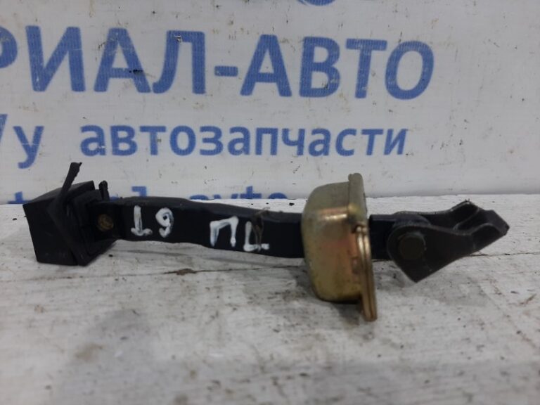 Ограничитель двери передний левый Mitsubishi Lancer 2003-2009 MR526777 (Арт. 25580)