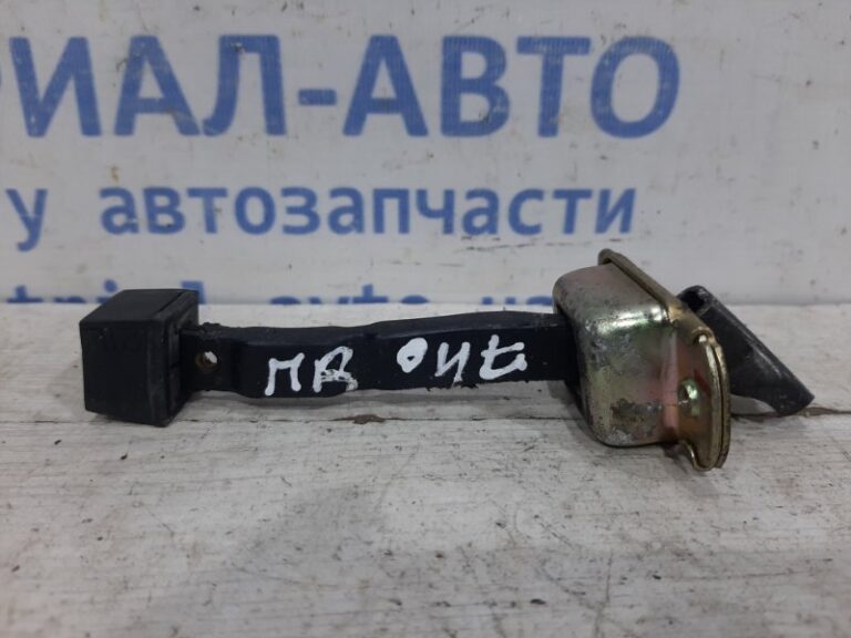 Ограничитель двери передний правый Mitsubishi Outlander 2003-2007 5702A084 (Арт. 26114)