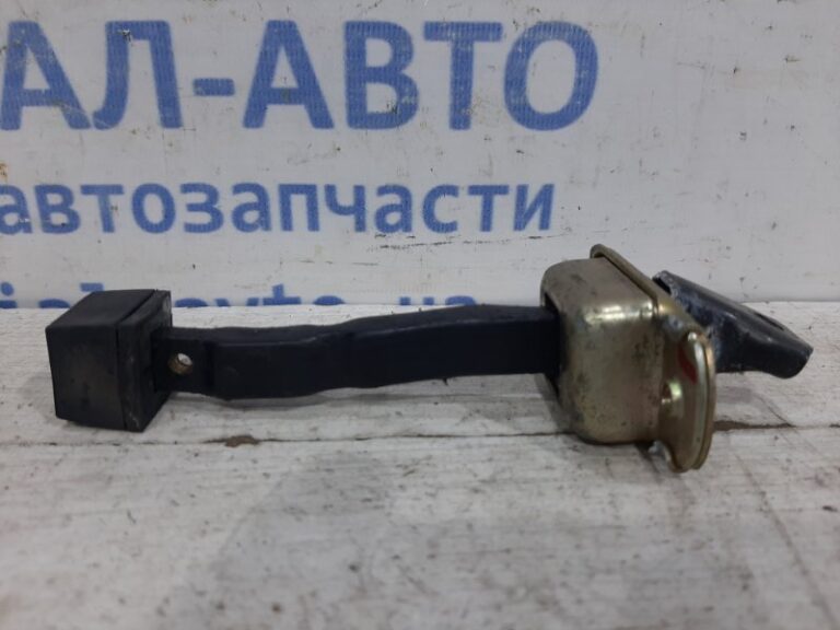 Ограничитель двери передний левый Mitsubishi Outlander 2003-2007 5702A084 (Арт. 26115)