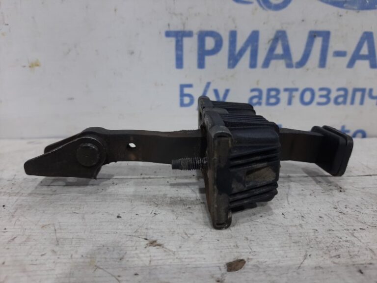 Ограничитель двери передний левый Toyota Avensis 2003-2009 6861005040 (Арт. 26430)