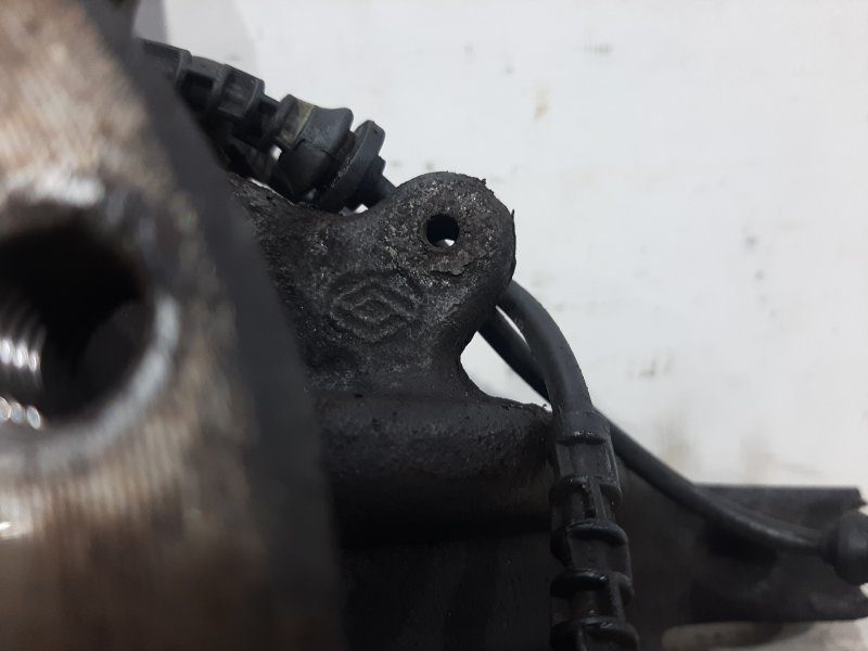 Кулак поворотный правый со ступицей Renault Megane 2008-2016 400140080R (Арт. 26668) Кулак поворотный правый со ступицей Renault Megane 2008-2016 400140080R (Арт. 26668)