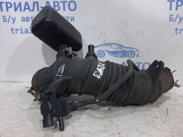 Патрубок воздушного фильтра Toyota RAV 4 2005-2012 1788028240 (Арт. 27272)
