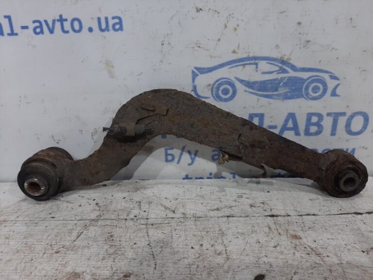 Рычаг задний поперечный верхний правый Toyota RAV 4 2005-2012 4877042040 (Арт. 27360)