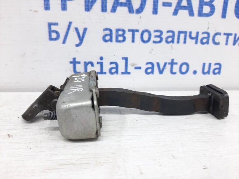 Ограничитель двери передний правый Toyota Avensis 2009-2018 6861005050 (Арт. 29122)