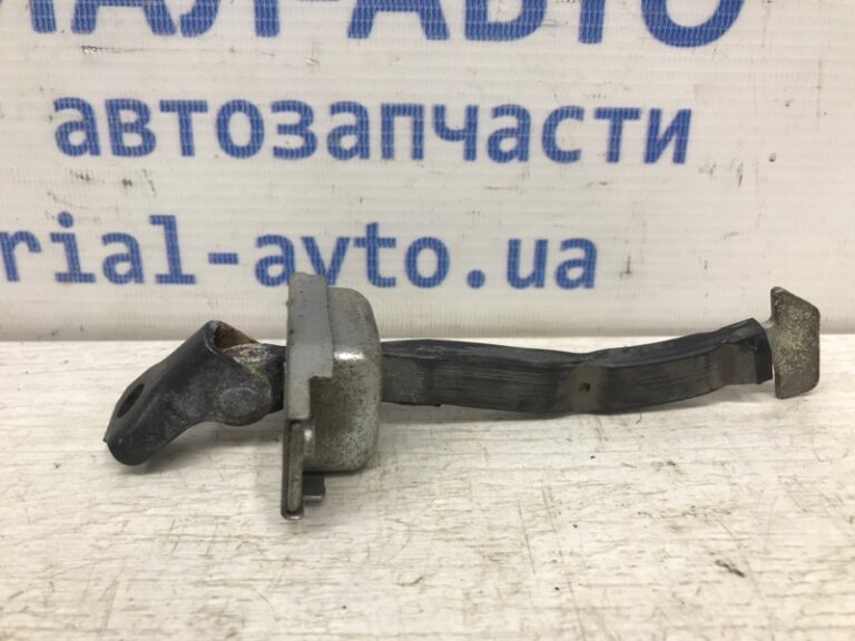 Ограничитель двери задний правый Toyota RAV 4 2005-2012 6863042030 (Арт. 30388)