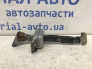 Ограничитель двери передний правый Toyota RAV 4 2005-2012 6861042020 (Арт. 30392)