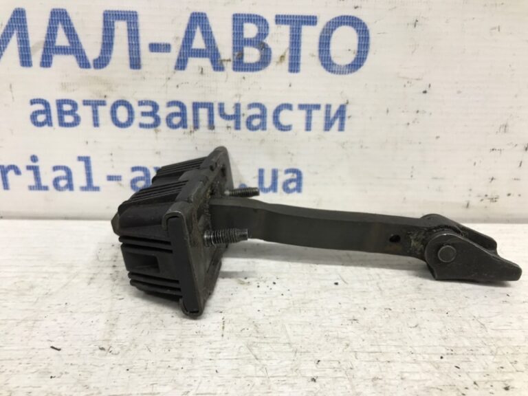 Ограничитель двери задний правый Toyota Avensis 2003-2009 6863005040 (Арт. 31196)