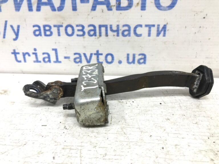 Ограничитель двери задний правый Toyota Avensis 2009-2018 6863005050 (Арт. 31198)