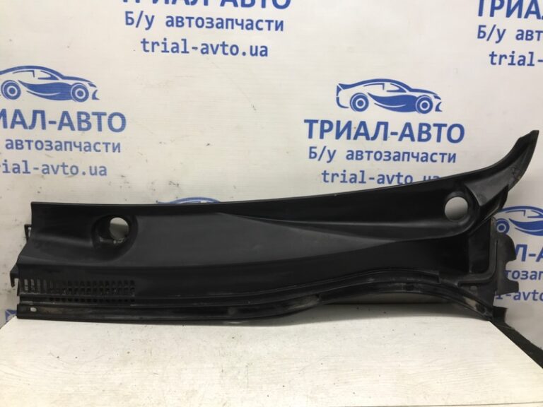 Дефлектор дворников Toyota Avensis 2003-2009 5578205030 (Арт. 31252)