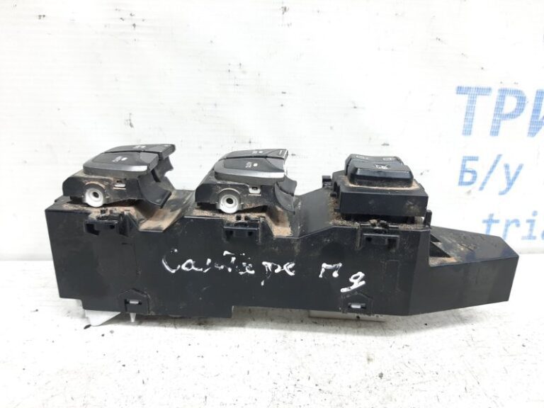 Блок управления стеклоподъемниками Hyundai Santa fe 2012-2019 93570-2W510 (Арт. 34256)