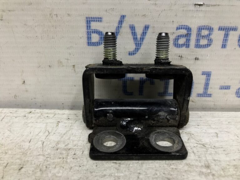 Петля крышки багажника Mitsubishi Pajero Sport 1996-2008 MN167637 (Арт. 34540)