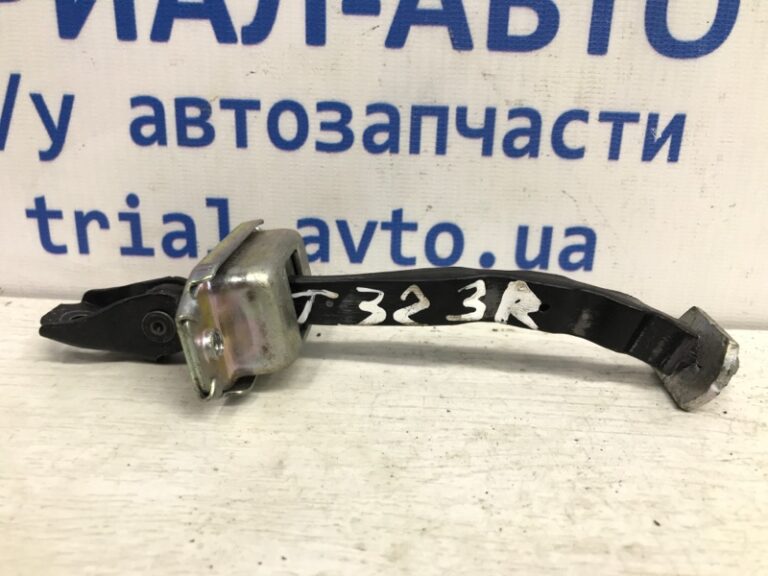 Ограничитель двери задний правый Nissan X-Trail 2014-2021 824304CL0A (Арт. 37722)