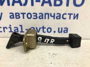 Ограничитель двери передний правый Mitsubishi Lancer 2003-2009 MR526777 (Арт. 37728)