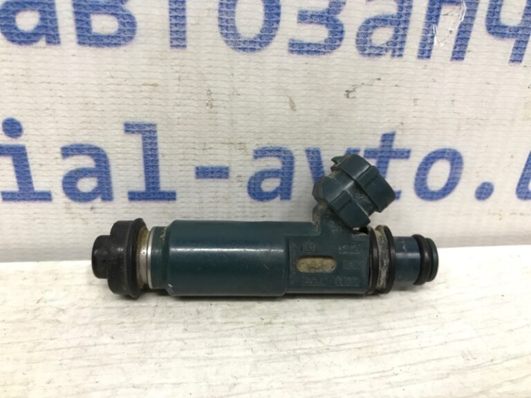 Форсунка топливная Toyota Land Cruiser 1998-2007 2325050040 (Арт. 39118)