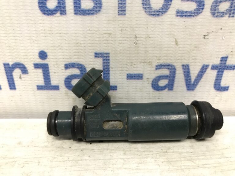 Форсунка топливная Toyota Land Cruiser 1998-2007 2325050040 (Арт. 39126)