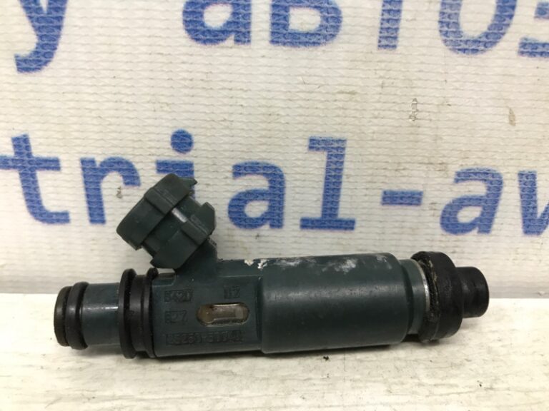 Форсунка топливная Toyota Land Cruiser 1998-2007 2325050040 (Арт. 39131)