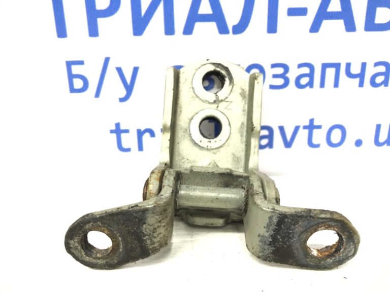 Петля двери передней правой Nissan Tiida 2004-2014 82420ED00B (Арт. 40070)