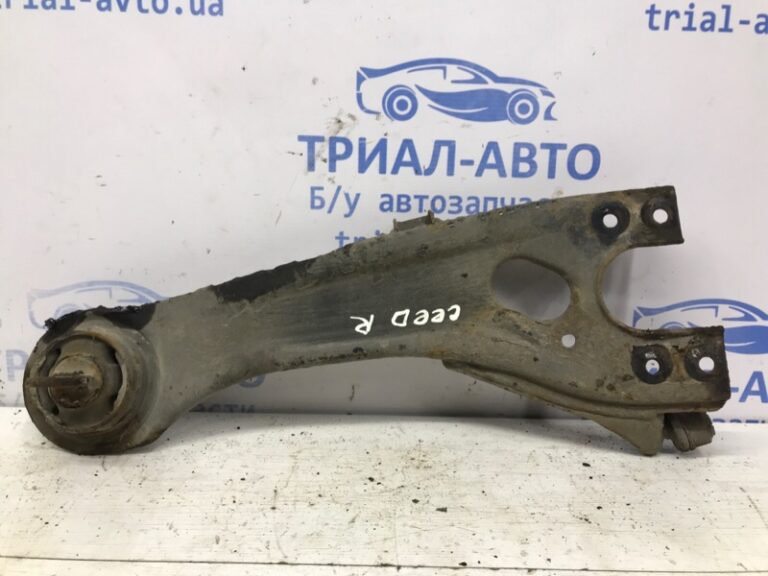 Рычаг задней подвески продольный правый Kia Ceed 2006-2012 552801H000 (Арт. 55011)