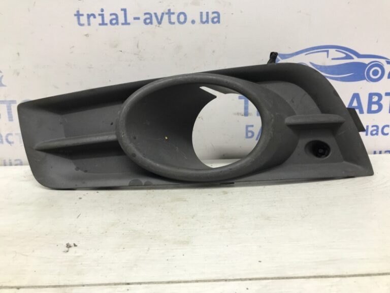 Решетка противотуманки левая Chevrolet Cruze J300 1.8 F18D4 2009 (б/у)