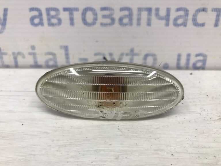 Повторитель поворотника Nissan Juke 2010-2019 261608990A (Арт. 55638)