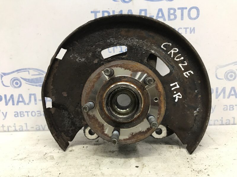 Кулак поворотный правый со ступицей Chevrolet Cruze J300 1.8 F18D4 2009 (б/у) Кулак поворотный правый со ступицей Chevrolet Cruze J300 1.8 F18D4 2009 (б/у)