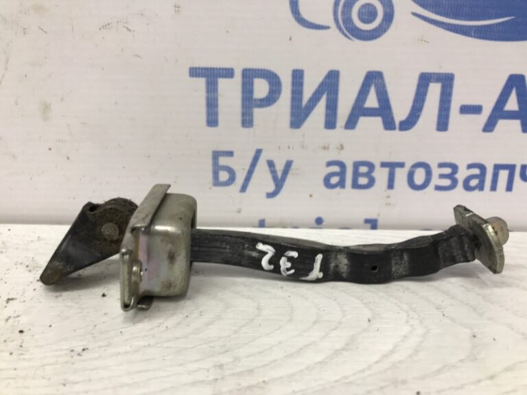 Ограничитель двери задний левый Nissan X-Trail 2014-2021 824304CL0A (Арт. 55785)