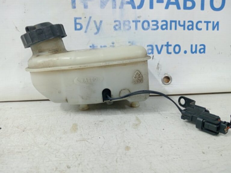 Бачок главного тормозного цилиндра Kia Sorento 2002-2009 585293E150 (Арт. 59047)