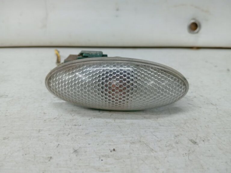 Повторитель поворотника Toyota RAV 4 2005-2016 817300D030 (Арт. 60534)