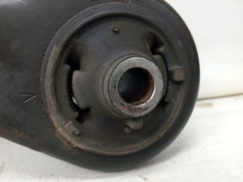 Рычаг левый Toyota RAV 4 2005-2016 4806942050 (Арт. 60766) Рычаг левый Toyota RAV 4 2005-2016 4806942050 (Арт. 60766)