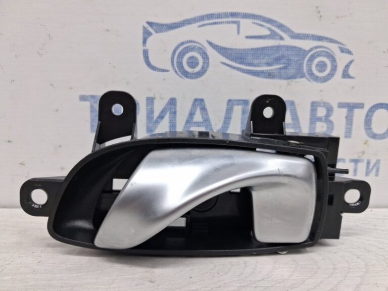 Ручка двери внутренняя левая Infiniti Q50 V37 2.2 DIESEL OM651 2013 (б/у)