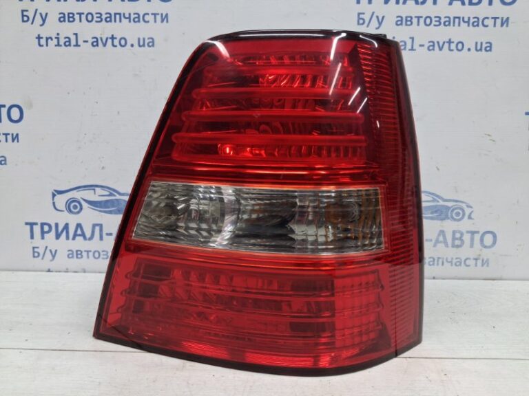 Фонарь задний внешний правый Kia Sorento BL 2.5 DIESEL D4CB 2002 (б/у)