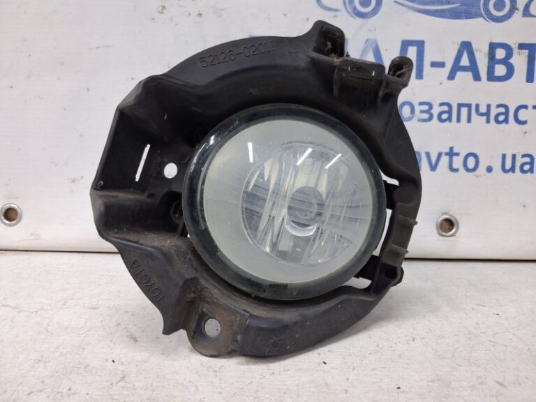 Фара противотуманная левая Toyota Auris 2006-2012 812200D042 (Арт. 63565)