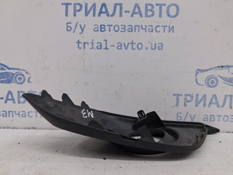 Решетка противотуманки левая Mazda 3 2013-2019 (Арт. 63723) Решетка противотуманки левая Mazda 3 2013-2019 (Арт. 63723)
