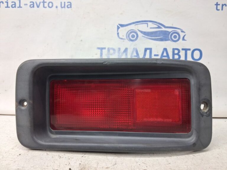 Катафот правый Mitsubishi Pajero Sport 1996-2008 MR465018 (Арт. 64884)