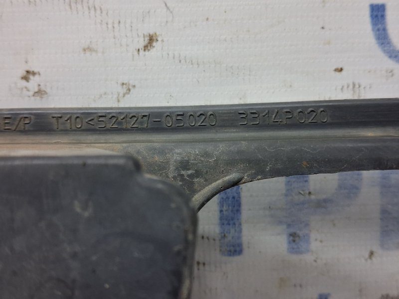 Решетка противотуманки правая Toyota Avensis 2002-2010 5212705020 (Арт. 65136) Решетка противотуманки правая Toyota Avensis 2002-2010 5212705020 (Арт. 65136)